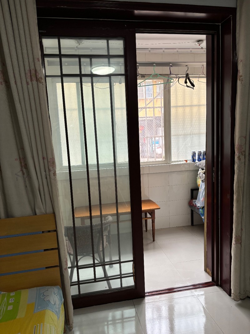 齿轮厂第一生活区北区，二实验小学，五实验中学区房，一楼一室一厅一卫一阳台，26万（第 1 张）