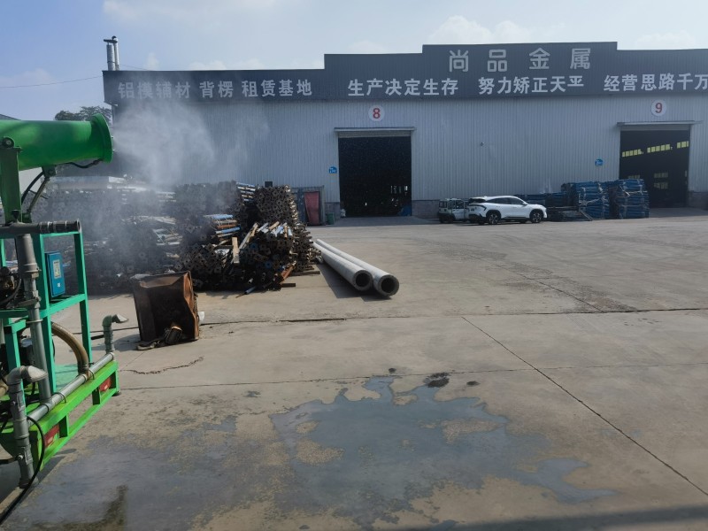 出租厂房8000平可分租 
环评齐全 滚丝机 冷镦机 网带炉 热打优先。
（（第 1 张）
