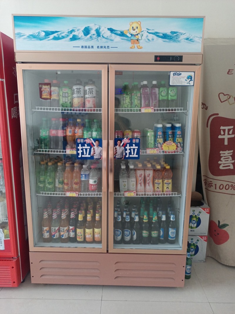 出售9成新展示柜（第 1 张）
