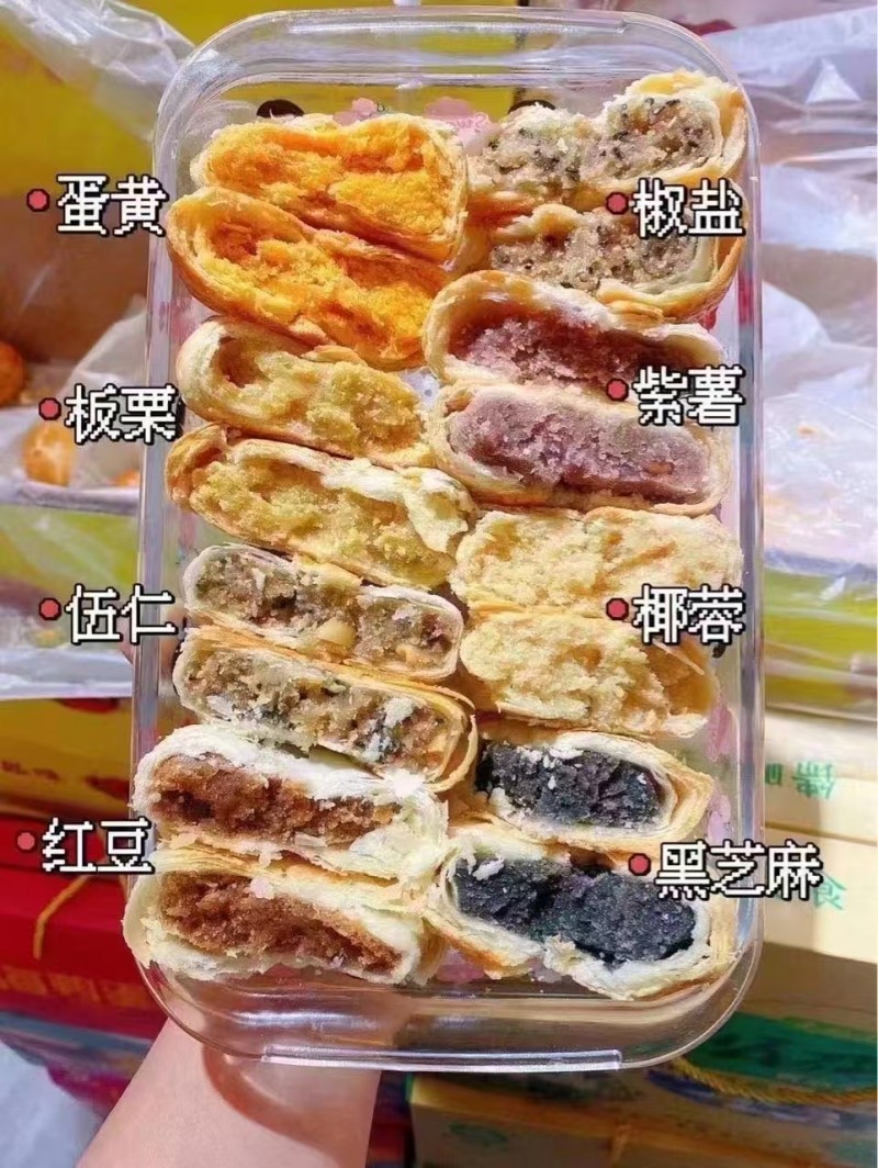 酥皮月饼新鲜好吃，有五仁，蛋黄，椒盐，板栗，红豆，椰蓉，黑芝麻，欢迎选购下单
（第 1 张）