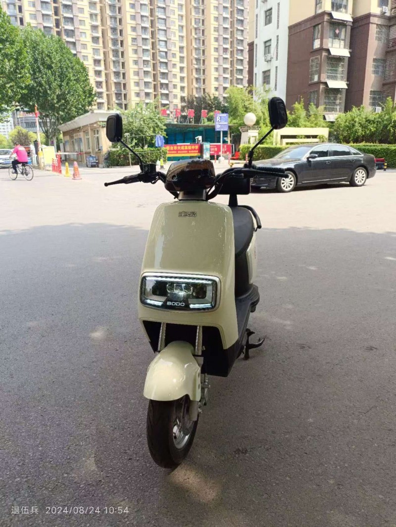 宝岛电动车，9.9新，2999元刚买一个月，1900元卖，位置在刘营（第 1 张）
