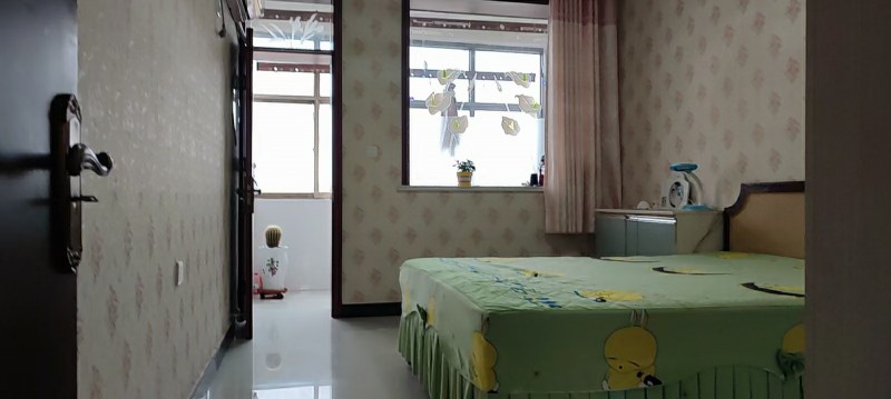 位于太极广场单元，100平，地暖，家电齐全，拎包入住，
临近南街小学，第一实验（第 8 张）