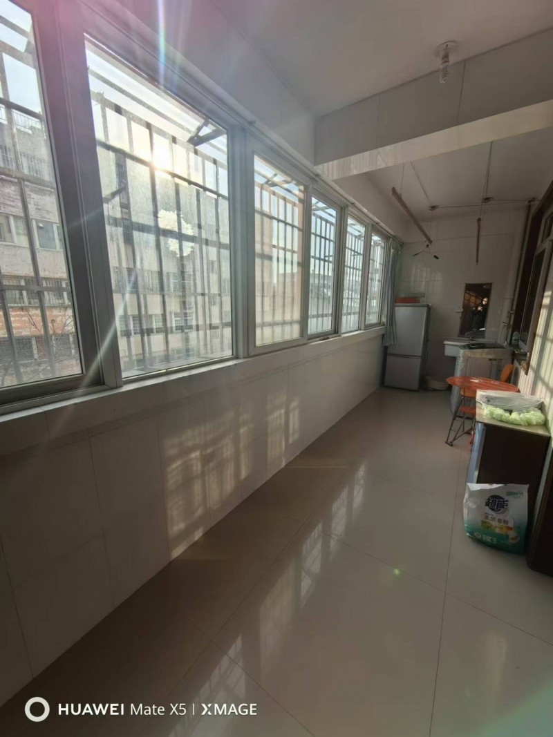 出售广源街齿轮厂第一生活区北区小区楼房，黄金最好楼层（3层），带小房，大通阳台，（第 2 张）
