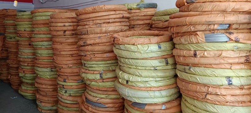 厂家仓储式批发镀锌丝，绑丝，回火黑铁丝，厂家直销，大量到货，一盘也是批发价。
（第 3 张）