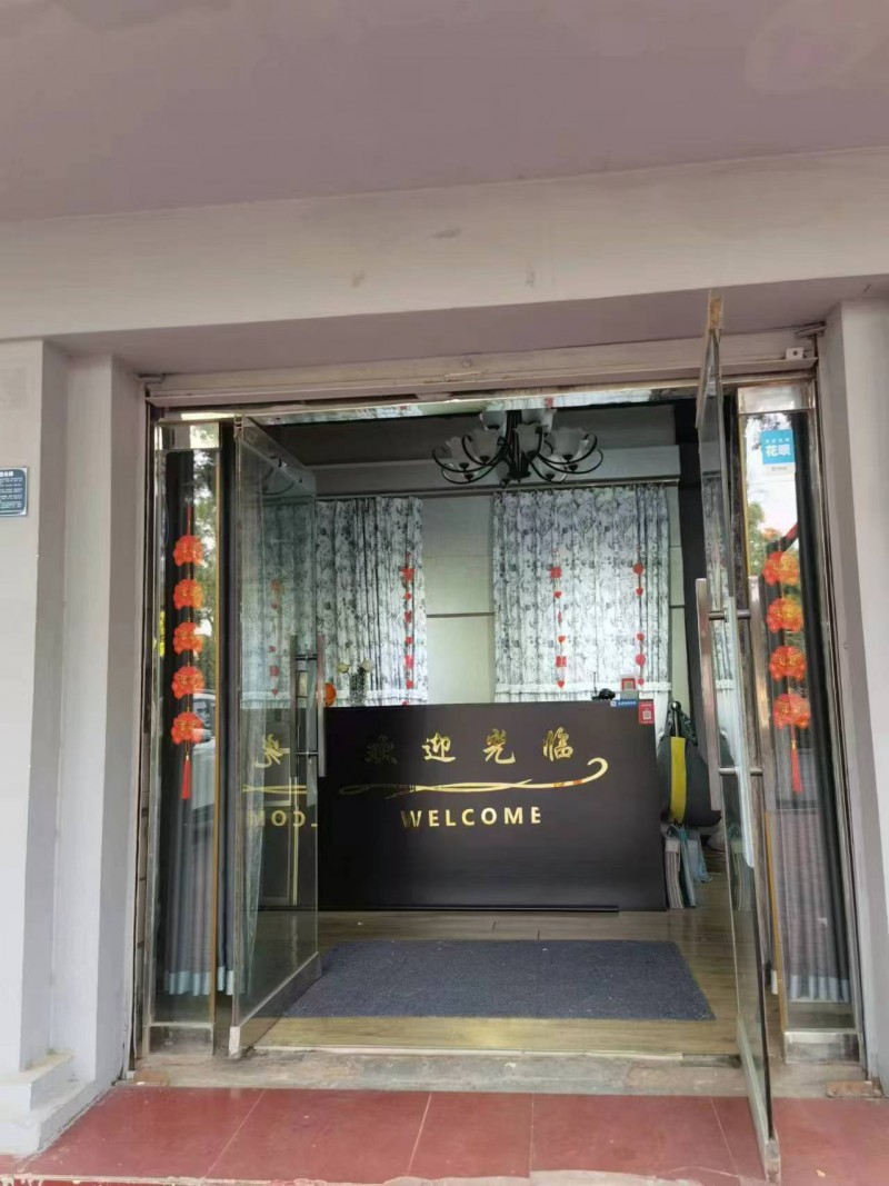 出租：沙河市建设路南段路东门市(武装部斜对面)楼下2间楼上三间，一共130平左右（第 2 张）