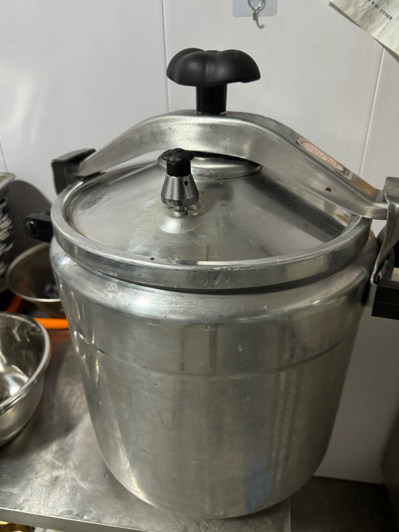 天喜牌36型号36L的高压锅，煤气灶天然气电磁炉两用的，九成新（第 1 张）
