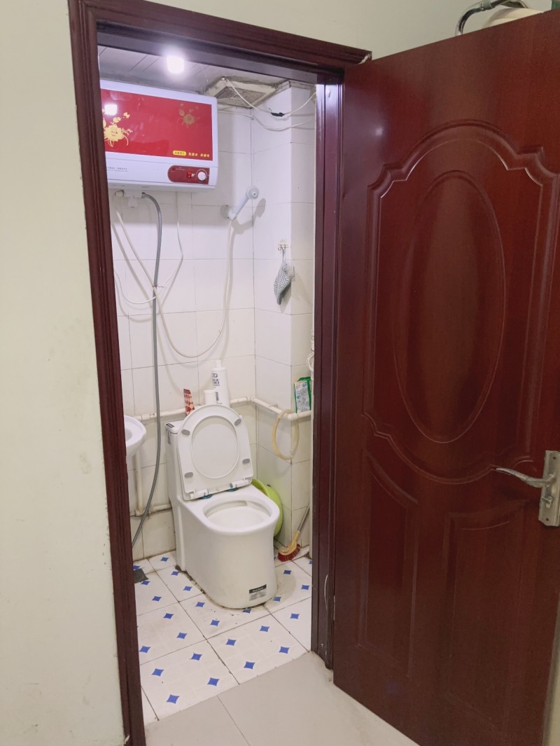齿轮厂第一生活区北区，二实验小学，五实验中学区房，一楼一室一厅一卫一阳台，26万（第 5 张）