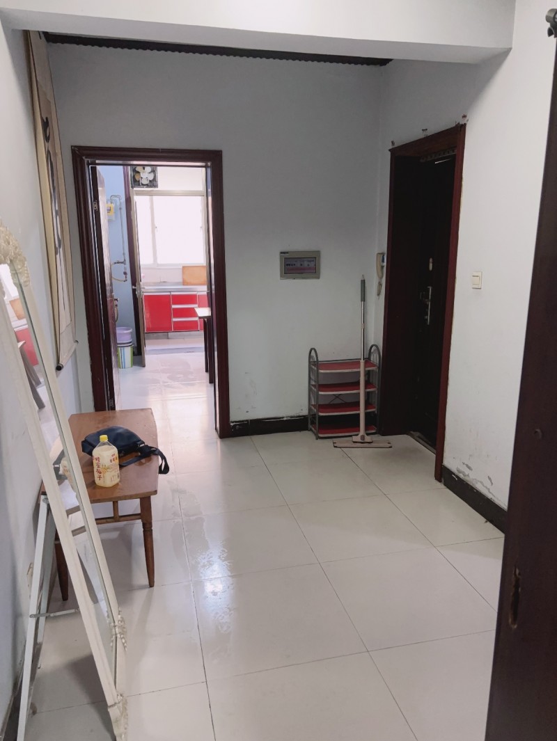 齿轮厂第一生活区北区，二实验小学，五实验中学区房，一楼一室一厅一卫一阳台，26万（第 3 张）