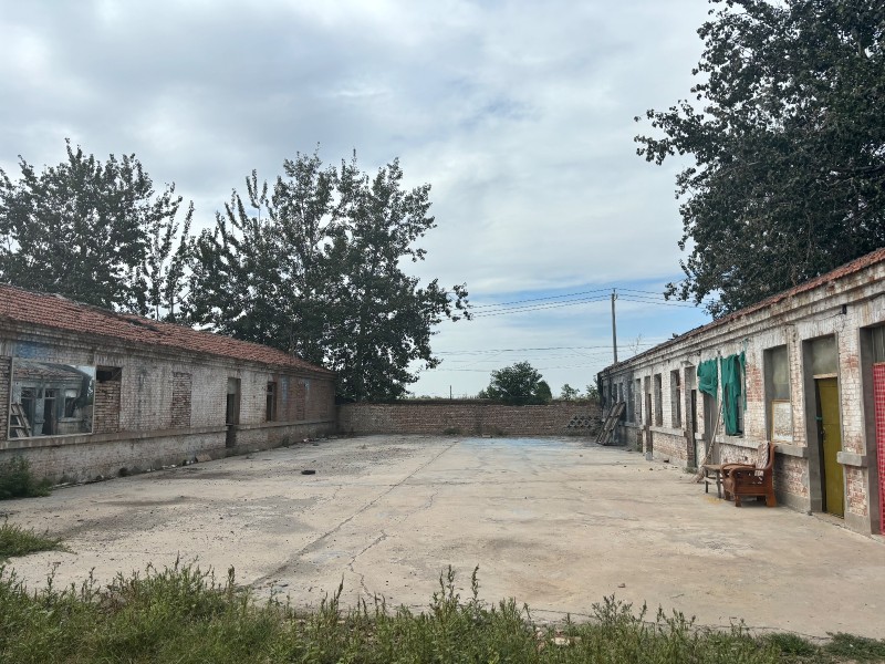 工业厂房出租，现有30余亩工业场地出租，可满足生产、物流、仓储、工厂、加工、农场（第 1 张）