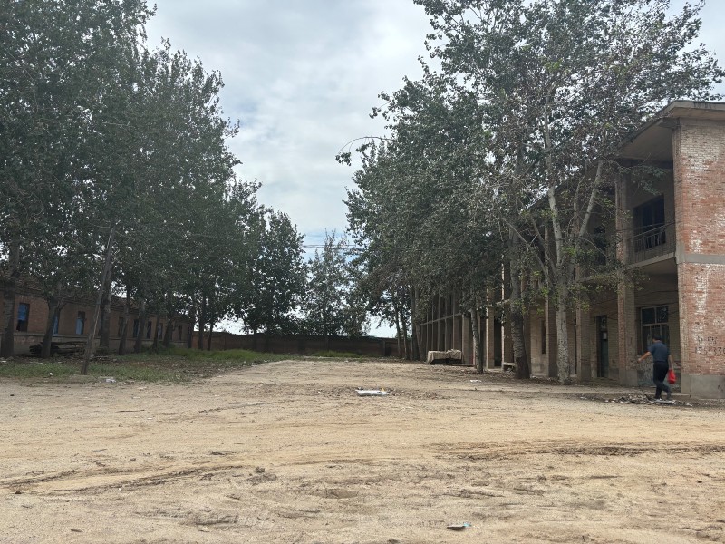 工业厂房出租，现有30余亩工业场地出租，可满足生产、物流、仓储、工厂、加工、农场（第 3 张）