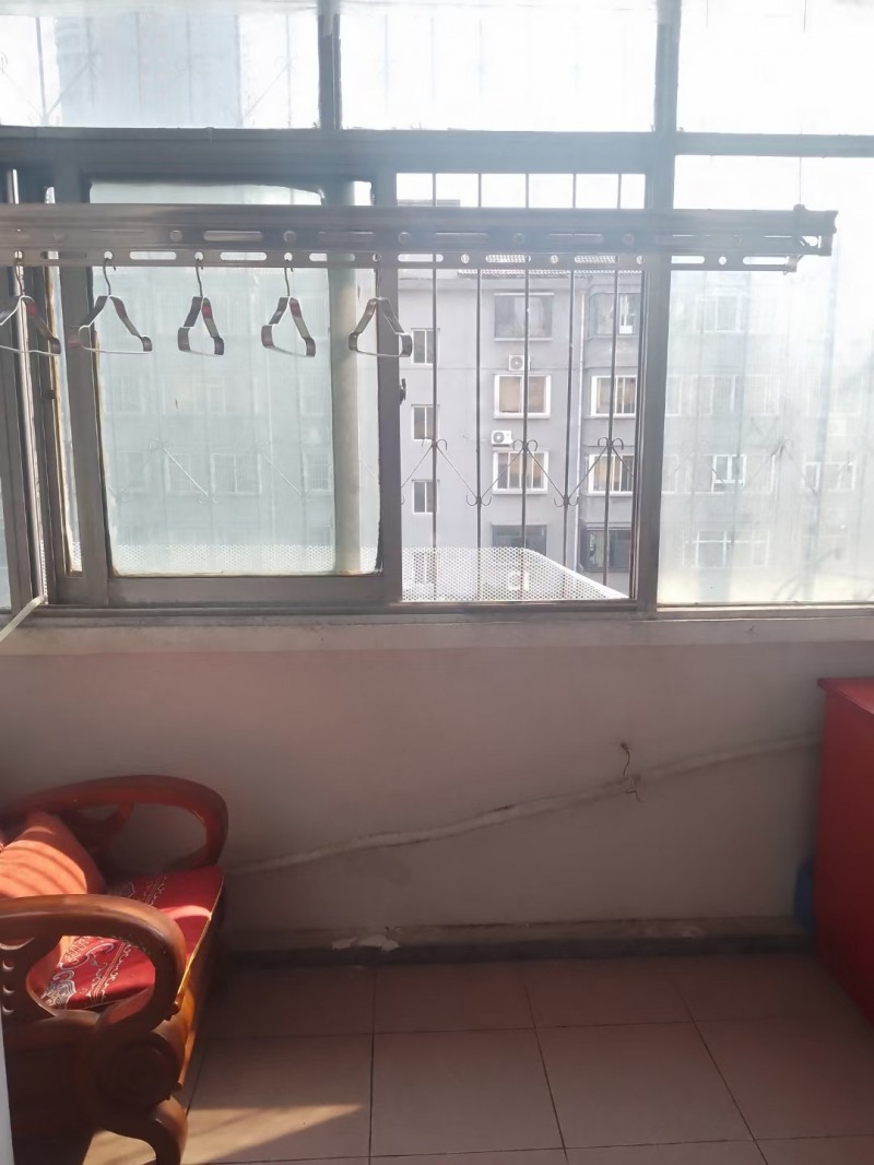 自家房子出租：电建小区步梯四楼，临近育英学校，120平，三室两厅一卫，家具家电齐（第 3 张）