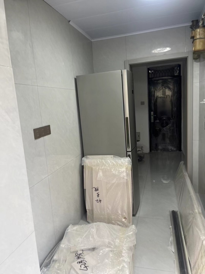 本人房子急售便宜卖了～学区房，学区房
位于市中心的学区房，邻近中华大街，人民路（第 4 张）