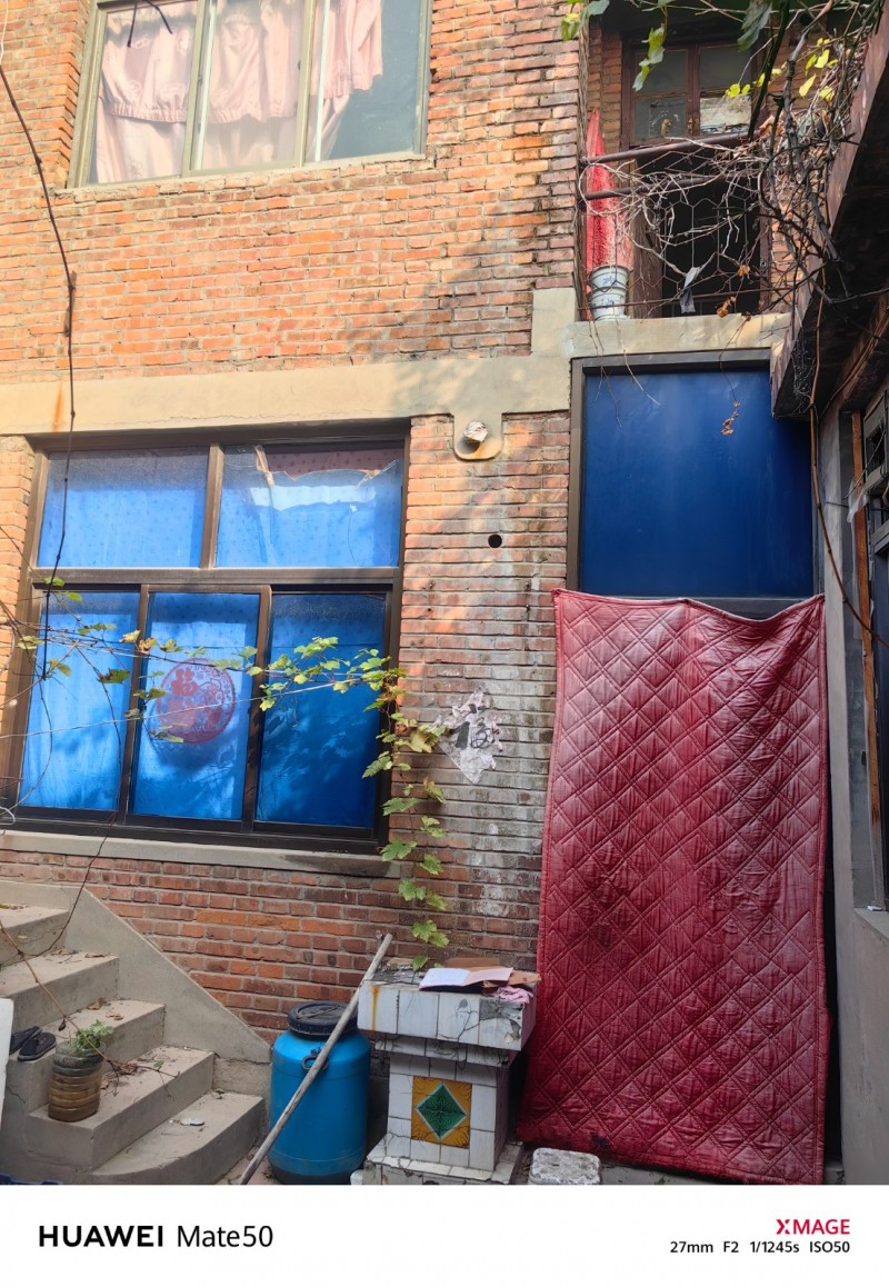 二层独院！建筑面积104平米！家具、水电齐全！租价面议！（第 1 张）