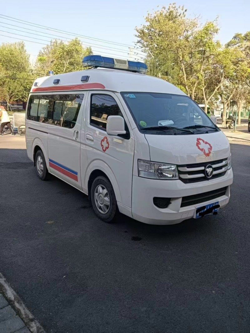出售22年福田救护车，实表二万八千公里，无补漆？车况精品！有警灯使用证！需要过户（第 1 张）