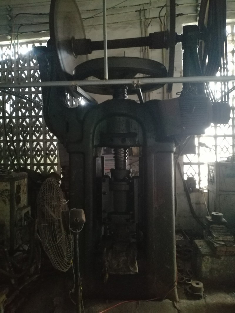 出售两台数控，一台抛瓦机，一台160摩擦压，一台125冲床，一台滚丝机一台125（第 7 张）