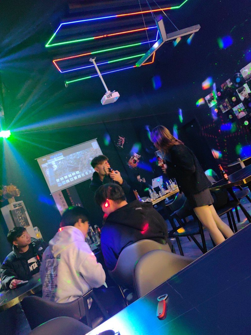 因个人原因，现忍痛转让正在营业中的小酒馆有意联系，（第 1 张）