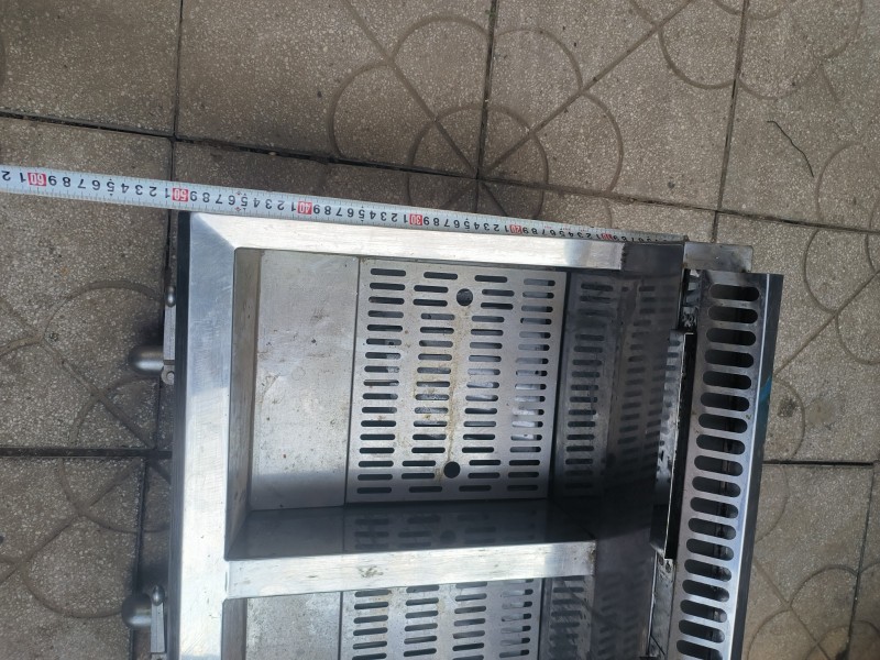 双缸电炸锅自动控温，220伏电压，单缸12升，尺寸有图片，单缸使用很省油，下层是（第 5 张）