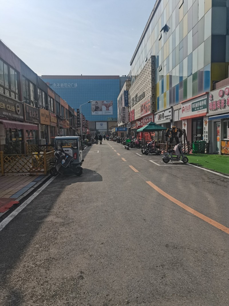 永年政府街天骏小吃街，面积102平，位置南北街与东西街交汇处。整体转让带租金和店（第 2 张）