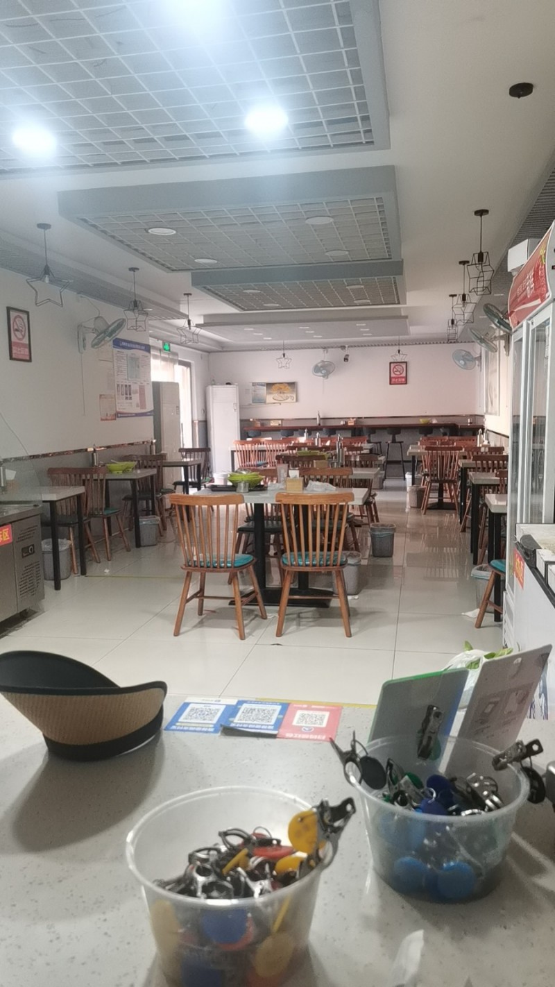 永年政府街天骏小吃街，面积102平，位置南北街与东西街交汇处。整体转让带租金和店（第 1 张）