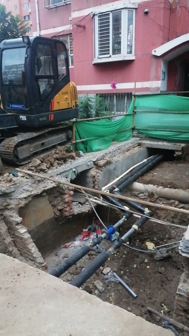 出租挖掘机破碎锤承接挖沟拆房售土排废排建筑垃圾破碎路面场地平整挖基础回填等（第 4 张）