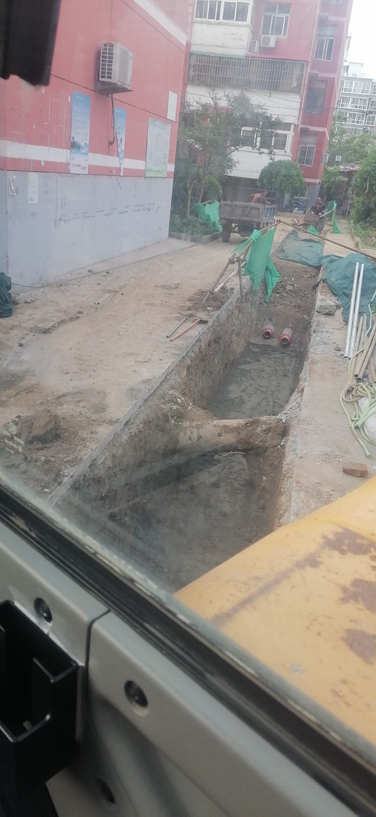 出租挖掘机破碎锤承接挖沟拆房售土排废排建筑垃圾破碎路面场地平整挖基础回填等（第 6 张）