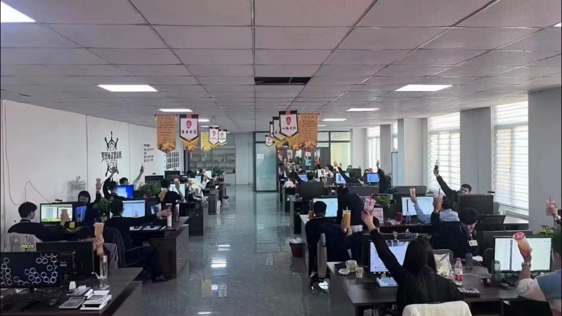 公司搬迁，产业城22号楼305出租，价格优惠，200平超大办公室，有意者联系（第 1 张）