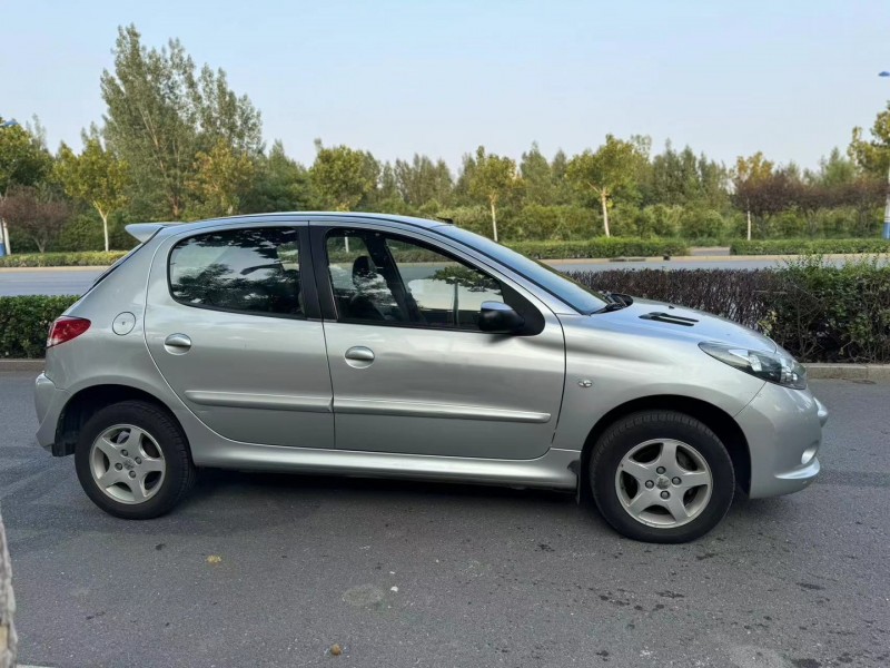 代步小车，12年标志207，全车一块补漆，车况非常好，特别省油特别好开，保险审车（第 6 张）