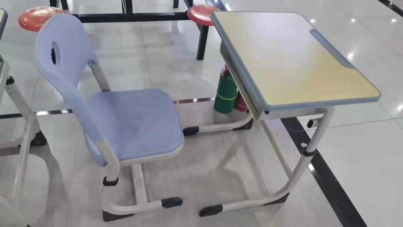 利金办公专业定做校具，办公家具，一个也是批发价格…可来样定做
另赔钱处理一批办（第 9 张）