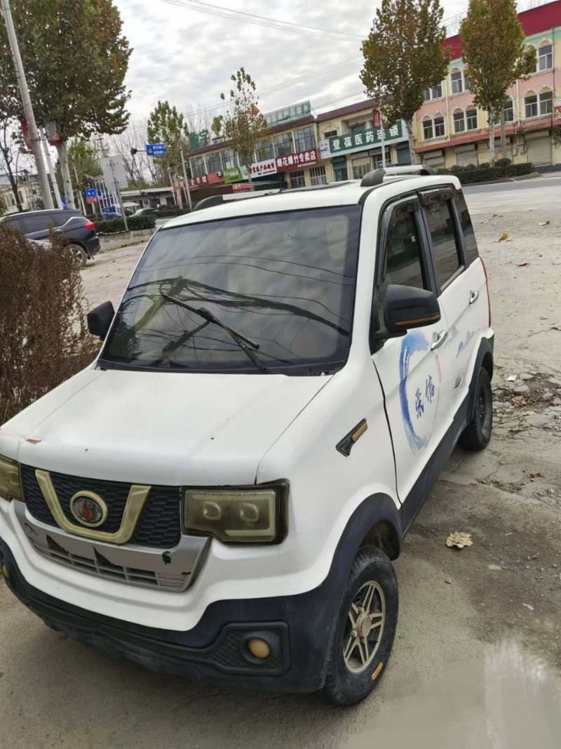 荣信电动四轮车，方向盘式，五门设计一体成型，带电动升降玻璃和暖风。车子没有任何问（第 1 张）