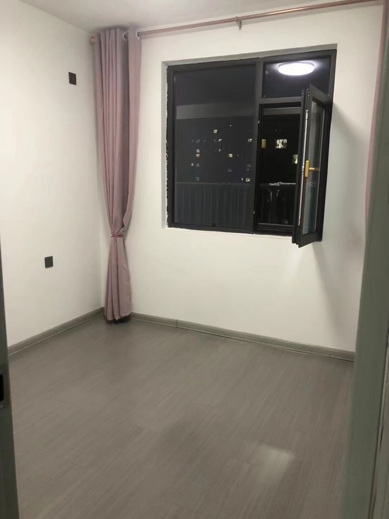 万浩凤凰台出租，家具家电、水电气齐全，随时看房拎包入住，小区环境优美，交通便利，（第 5 张）