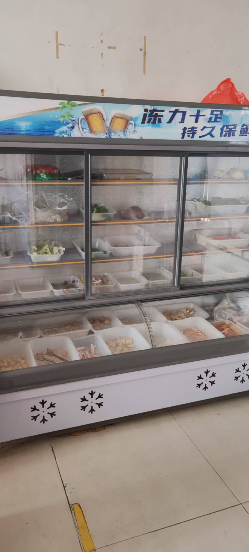 麻辣烫，火锅菜展示柜，上边冷藏，下边冷冻，空间大，正常使用
地址永年区刘汉乡北（第 1 张）