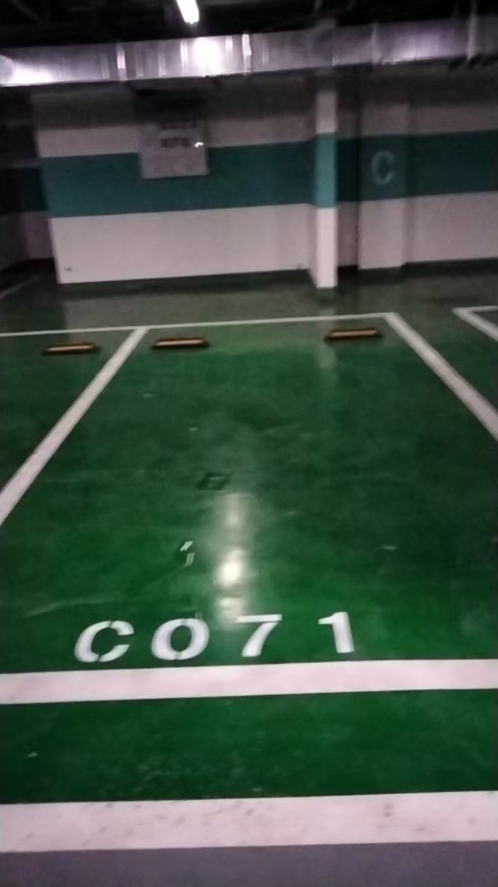 本人在名关招贤桃园小区，南区28号楼下有车位出租，位置好，车辆好进好出，环境好，（第 1 张）
