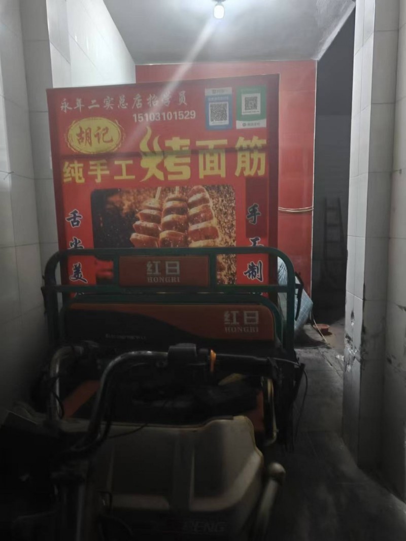 【出售】 过年摆摊挣钱高峰期来啦！
出售此三轮带架子，本人出摊半年开了门市，用（第 3 张）