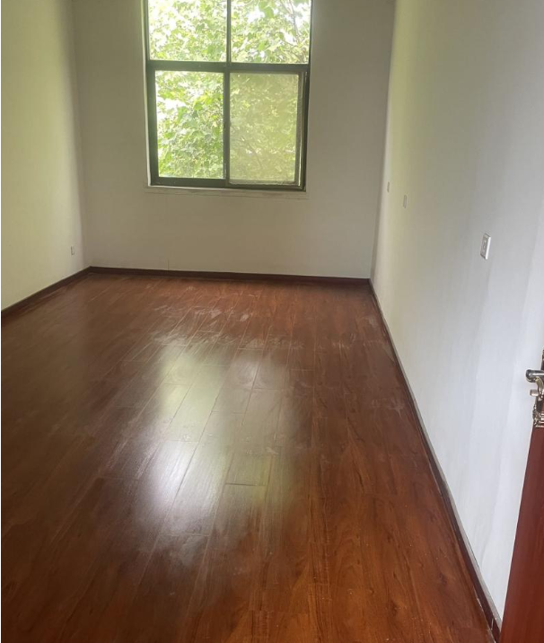 建安街中段临街商铺出售，地段繁华、交通便利，学区房。独栋三层，187.06平米，（第 2 张）