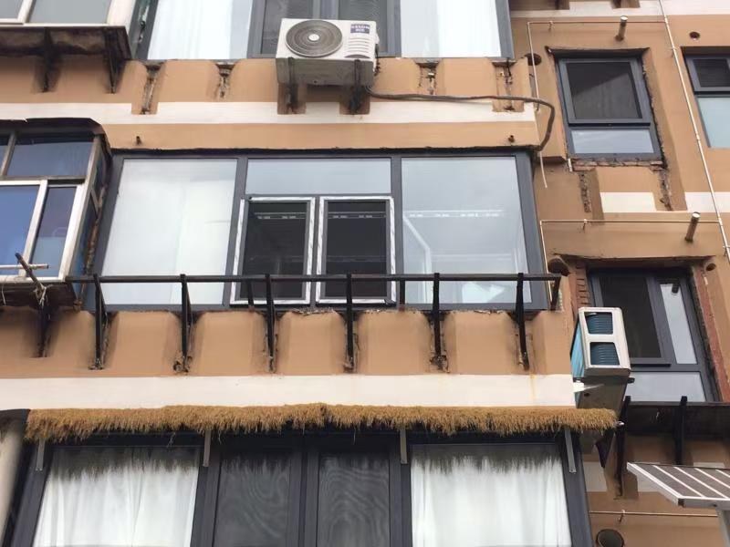 出租：中医院家属楼，3室两厅一卫，二实小学附近交通便利，有意者电话联系。（第 1 张）