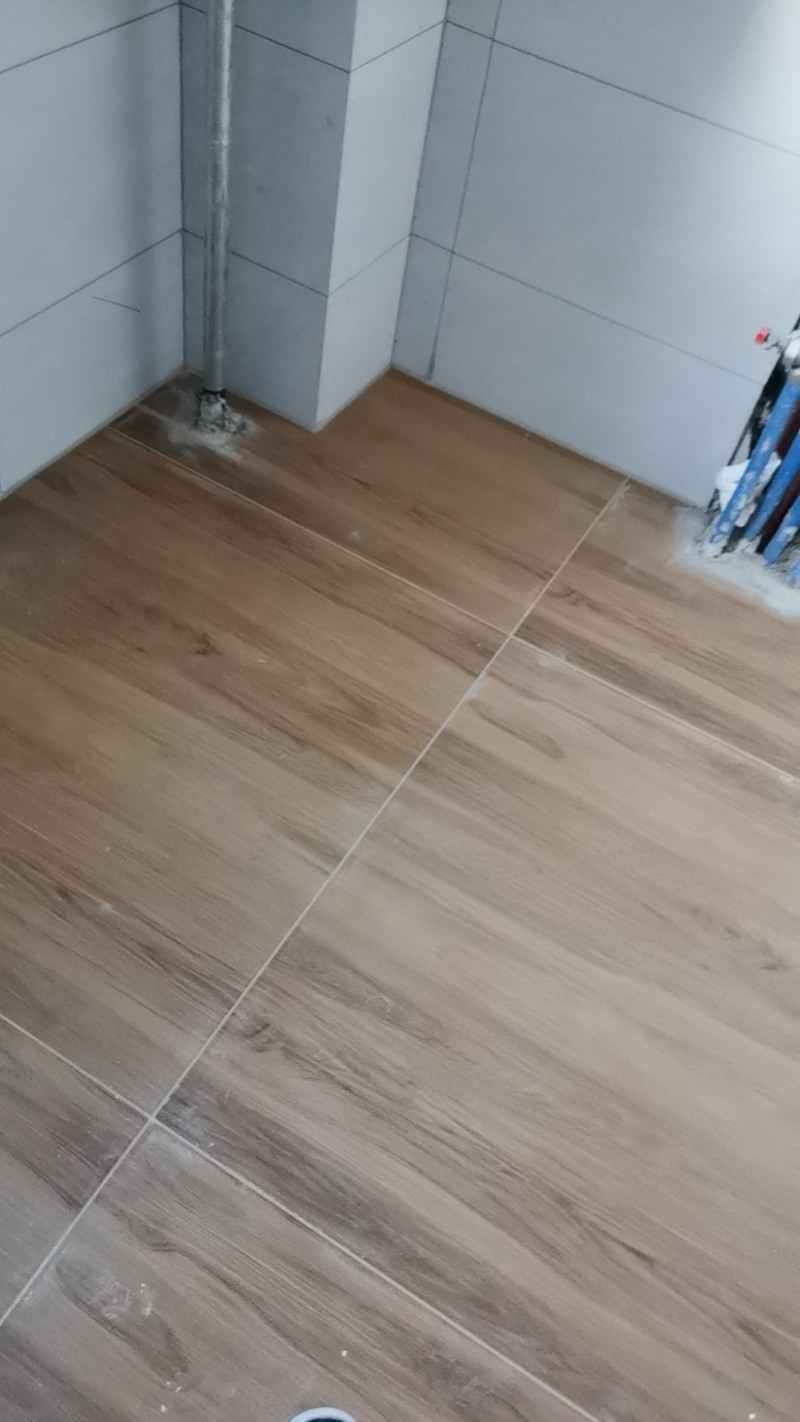 本人专业瓷砖美缝，各大品牌美缝剂，包工包料，免费上门选色，有需要的话可以联系我微（第 1 张）