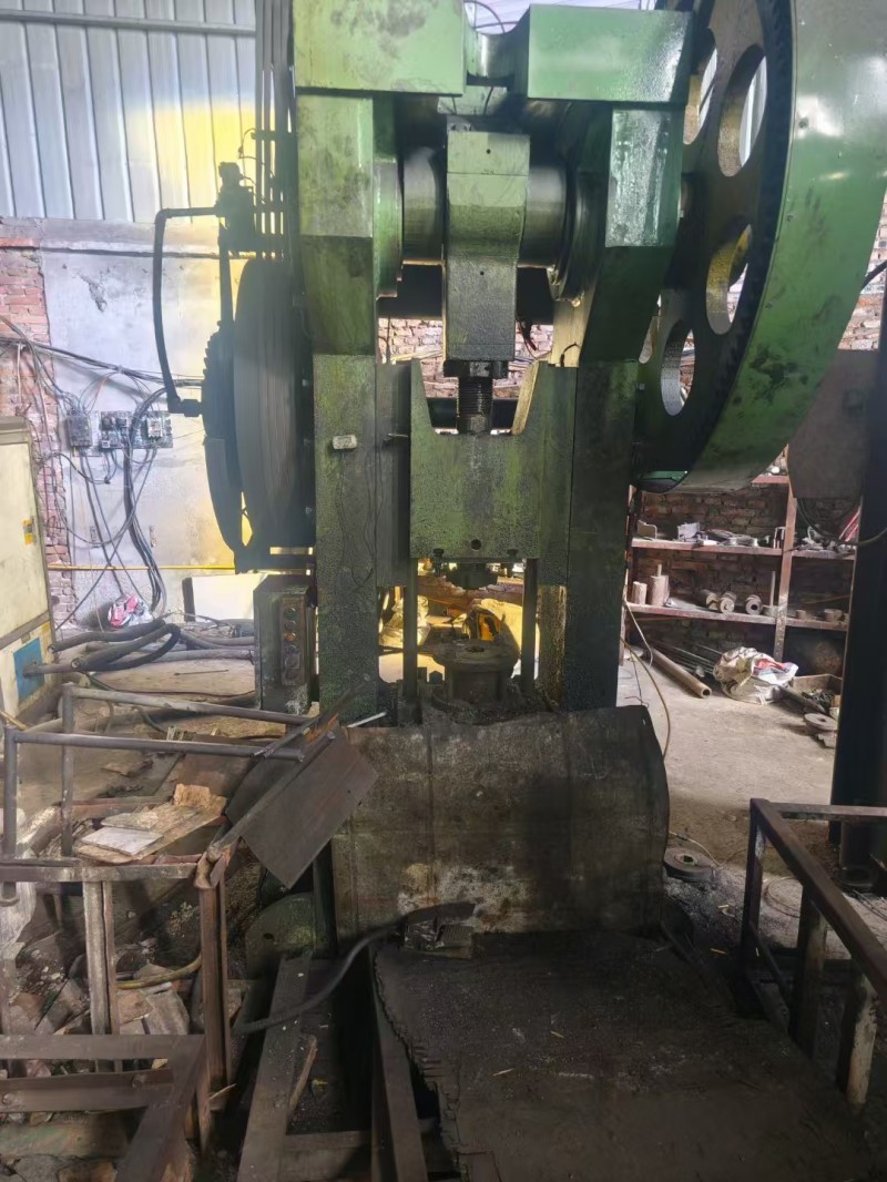 整体转让热打螺栓成套设备，320磨檫压1台，160磨檫压1台，新120冲床1台，（第 1 张）