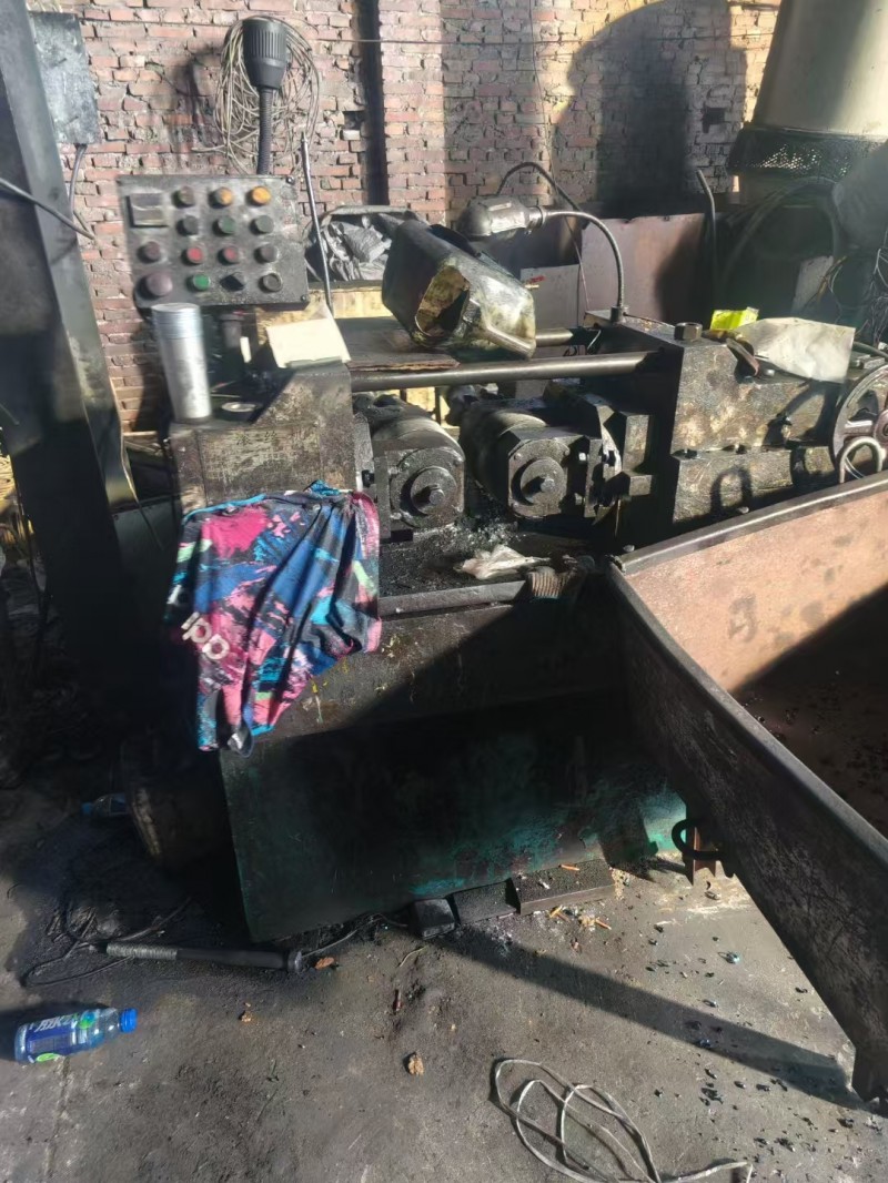 整体转让热打螺栓成套设备，320磨檫压1台，160磨檫压1台，新120冲床1台，（第 5 张）