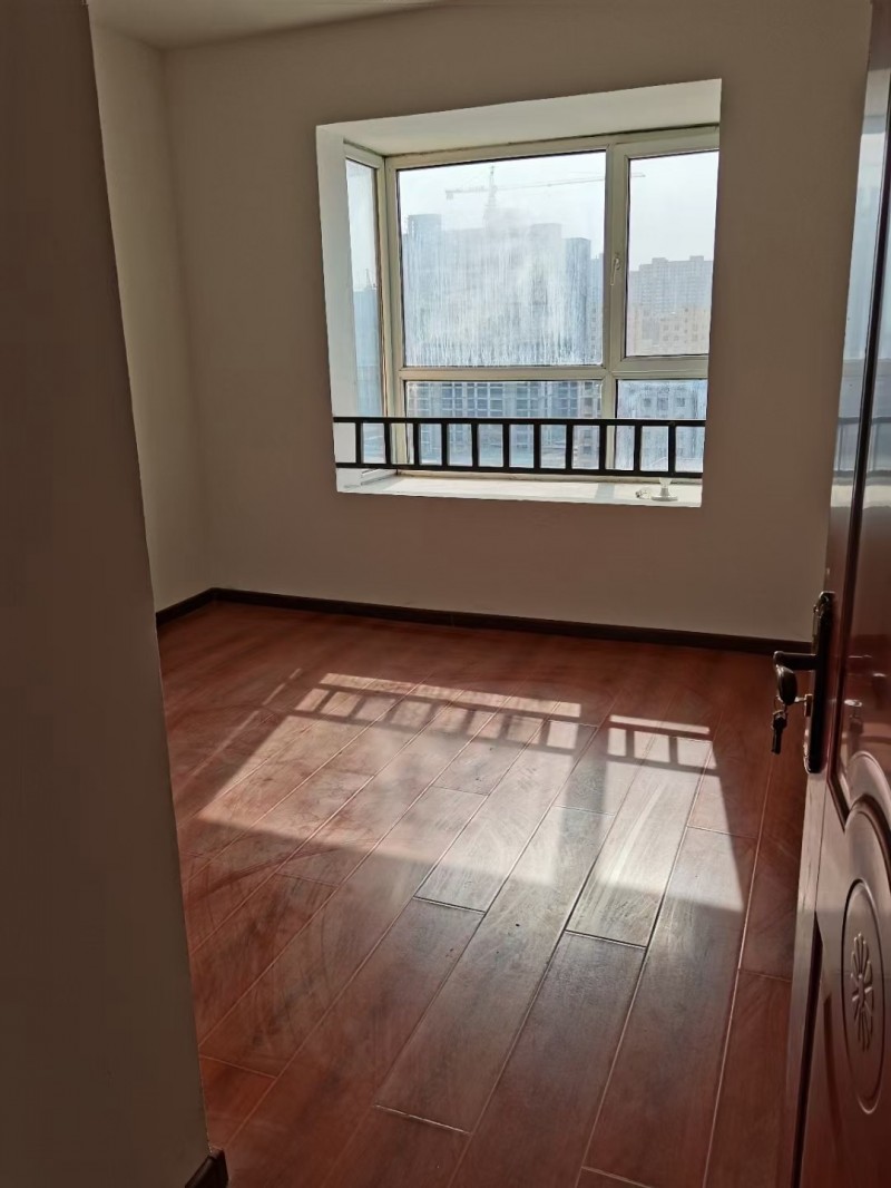 电梯房四室两厅155平，位置广源街紧临邯郸中心医院分院中原菜市场第五实验中学！交（第 5 张）