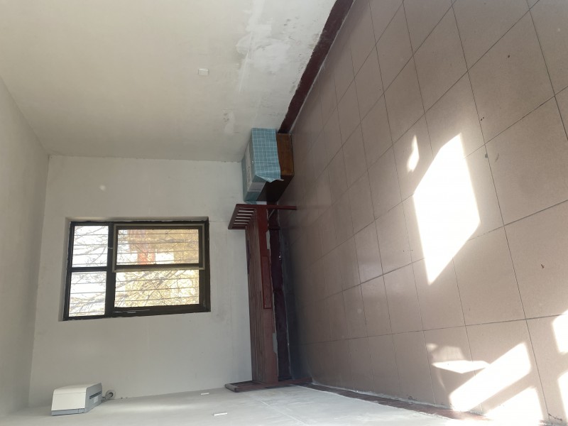 菜市街建设银行东50米路南粮食局家属院
有二楼两间房屋出租（带小院小院内有东屋（第 2 张）