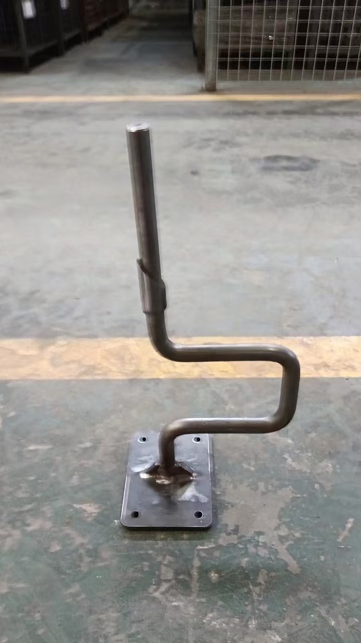 本厂加工各种规格U型丝异形构件。
地址西段庄工业区（第 1 张）