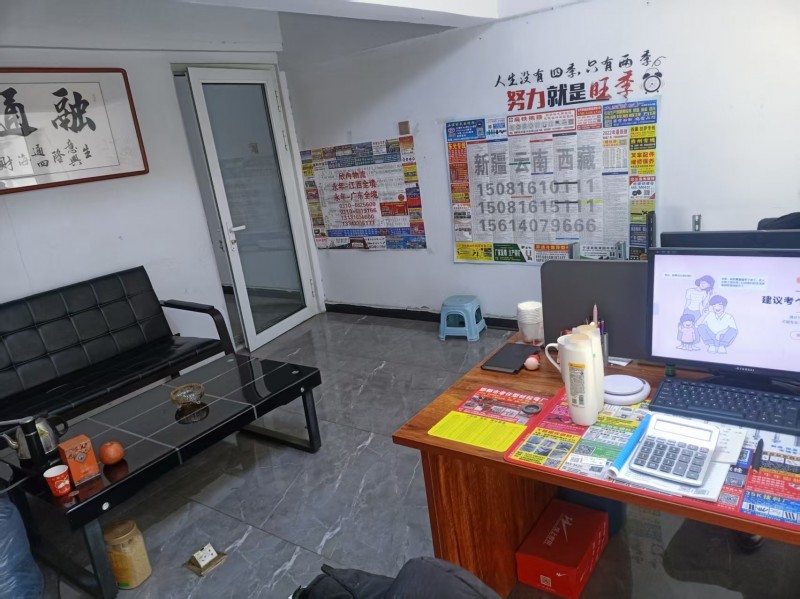 产业城东区19-07
3楼，找合租，带空调办公桌椅（第 2 张）