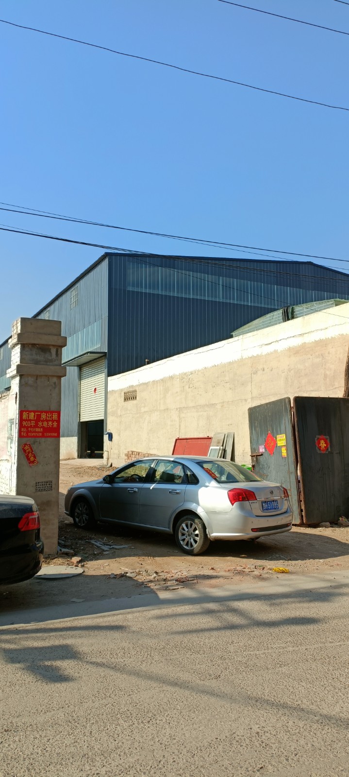 厂房面积900平方米左右，有航吊，位置在大路边，装货卸货方便，可长租，有3相电和（第 5 张）