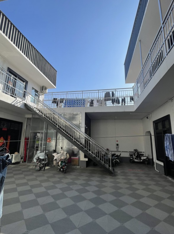 富强南路附近，富强小区东二层公寓出租，配套齐全，阳光充足，一楼大院二楼小院，晾晒（第 1 张）