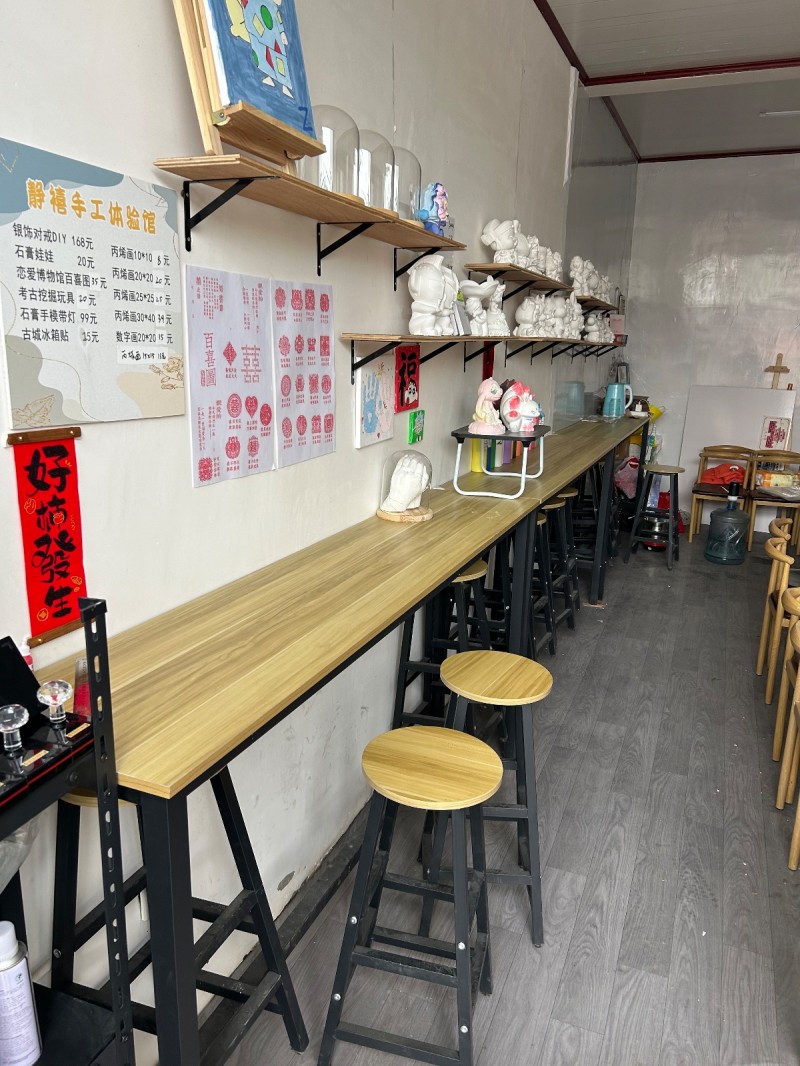 出售5套桌椅板凳，3套吧台桌及凳子，2套货架子，9.5新飞利浦空调柜机一台，永年（第 2 张）