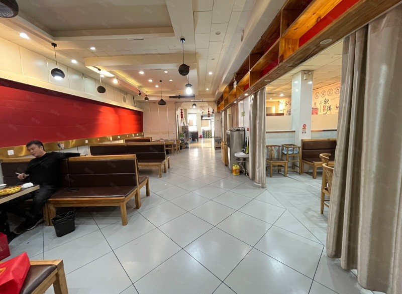 转让  永年富强路中段纯一层餐饮饭店 店主面320平租9万/年 
转让永年富强（第 2 张）
