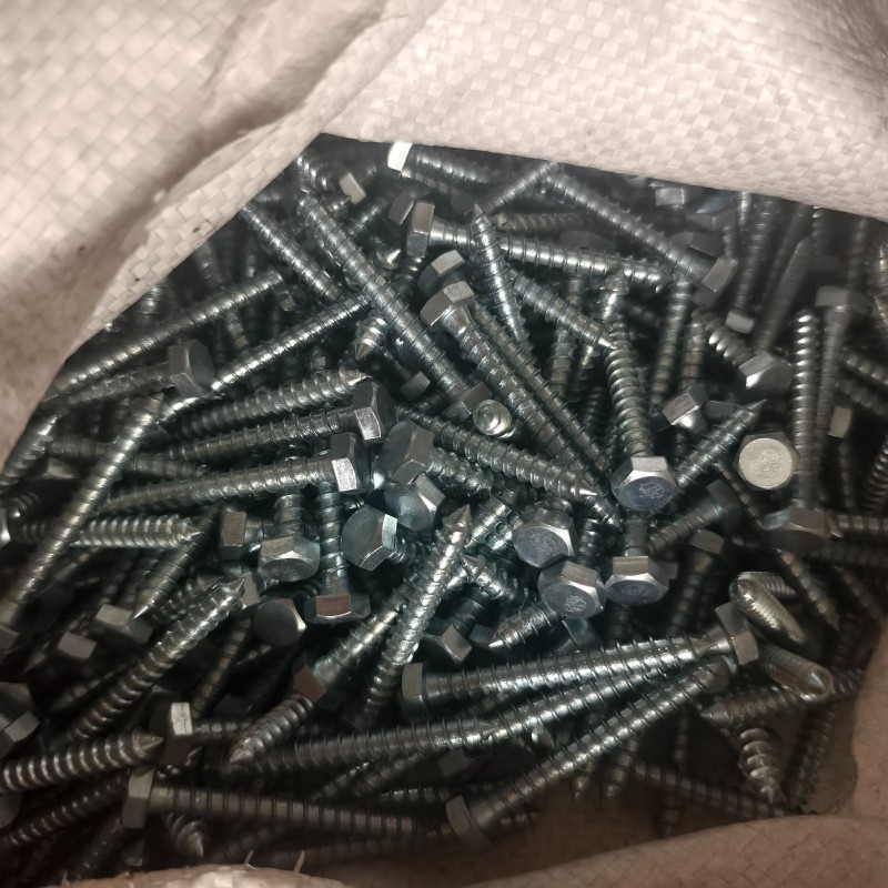 便宜出售六角木螺丝，质量没问题，出口品质，只为腾本，规格m6m8m10,需要的联（第 1 张）
