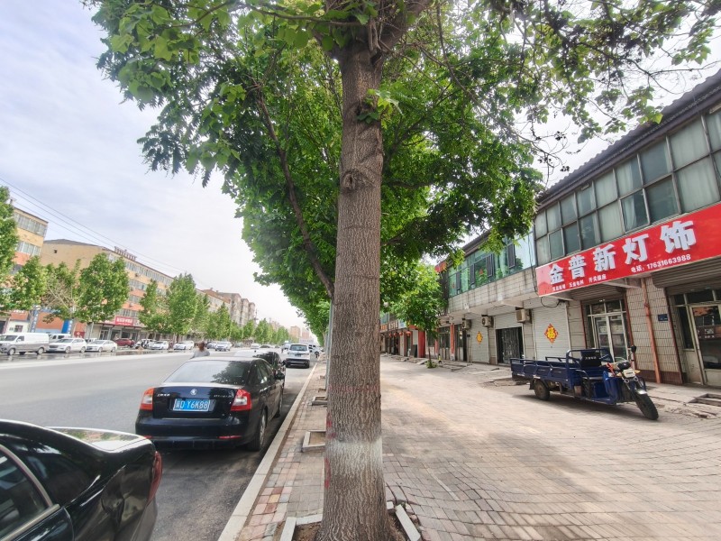 出租原玻璃厂对面门市3间，水电齐全，有独立卫生间，租金实惠（第 1 张）
