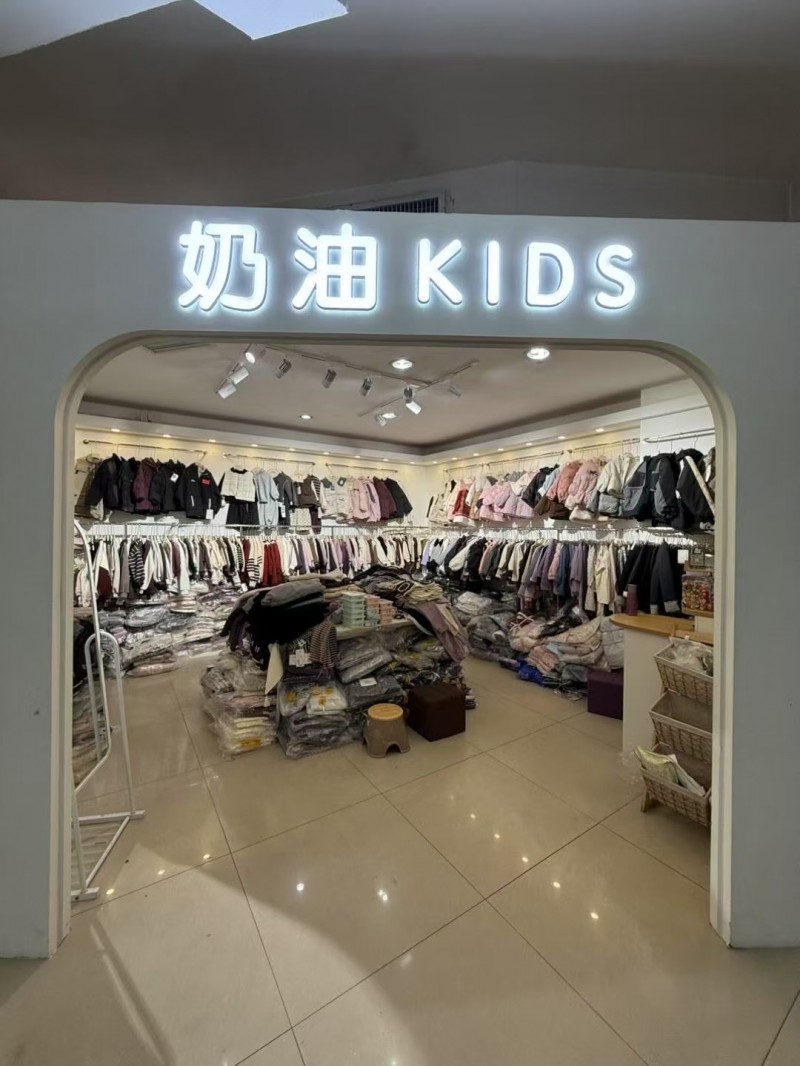 承蒙新老顾客喜爱，因个人原因，转让百货大楼奶油童装店铺，新装修，固定客源，
接（第 1 张）