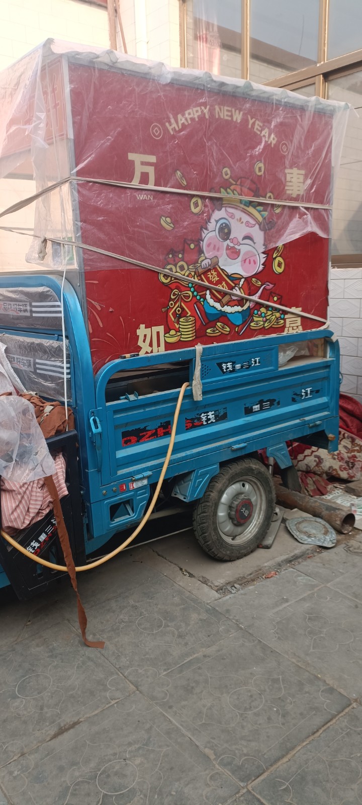 低价出售九成新电动三轮车，小吃车，带烤炉，铁板，上煎下烤，接手就能干！价格电话联（第 2 张）